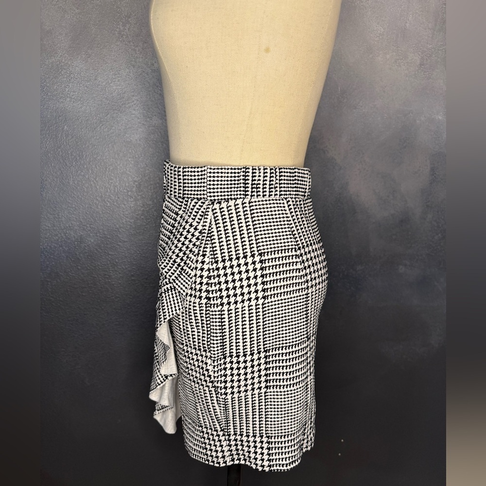 🖤Line & Six Black and White Houndstooth Wrap Mini Skirt - Size L🤍 - Picture 2 of 7